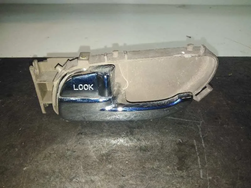 Maneta Interior Delantera Izquierda para Ssangyong Rodius