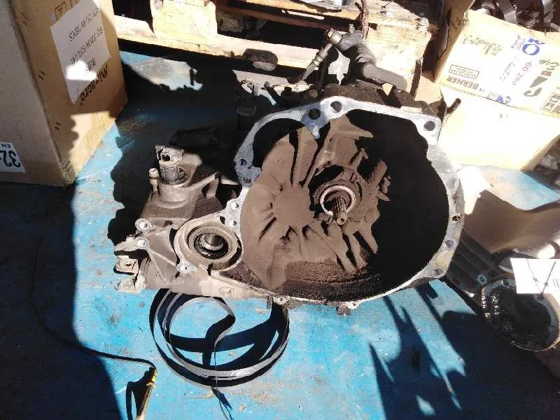 Caja Cambios para Nissan Almera Tino (V10M)