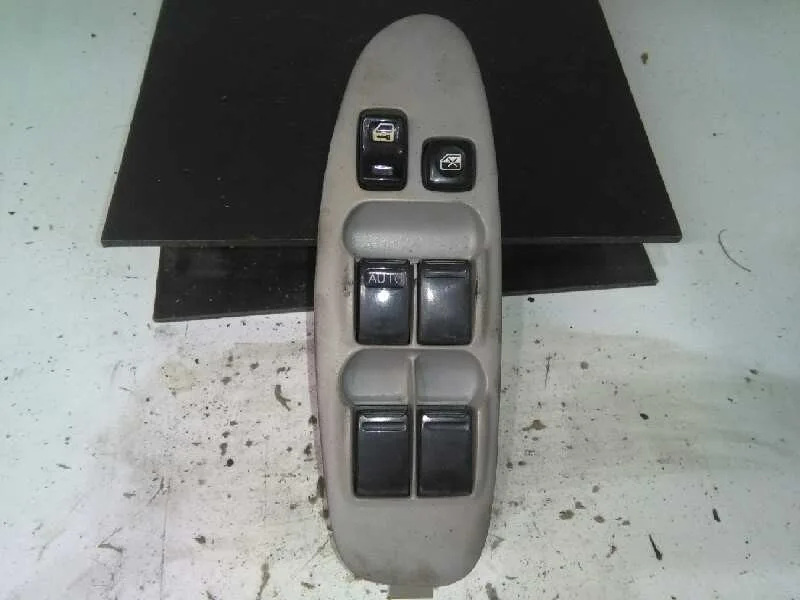 Mando Elevalunas Delantero Izquierdo para Nissan Almera Tino (V10M)
