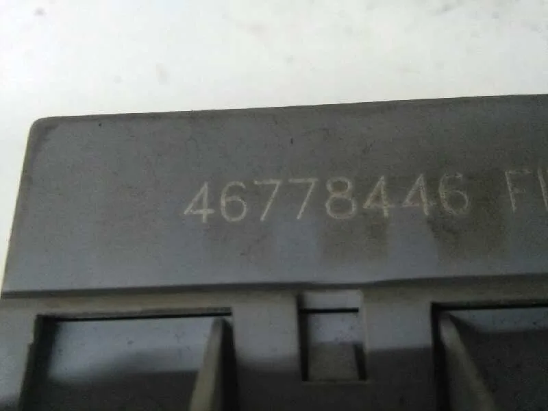 Caja Reles / Fusibles para Fiat Punto Berlina (188)