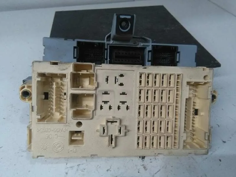 Caja Reles / Fusibles para Fiat Punto Berlina (188)
