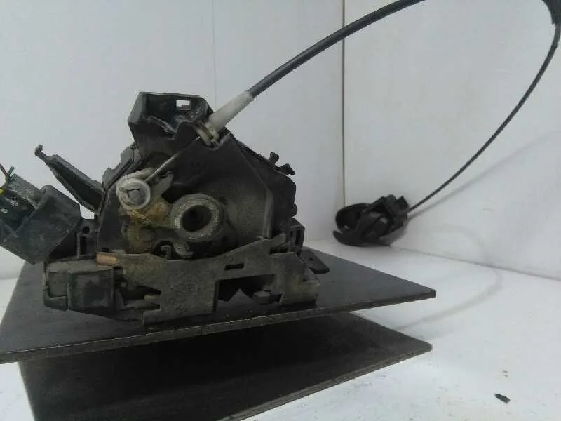 Cerradura Puerta Delantera Derecha para Ford Focus Berlina (Cak)