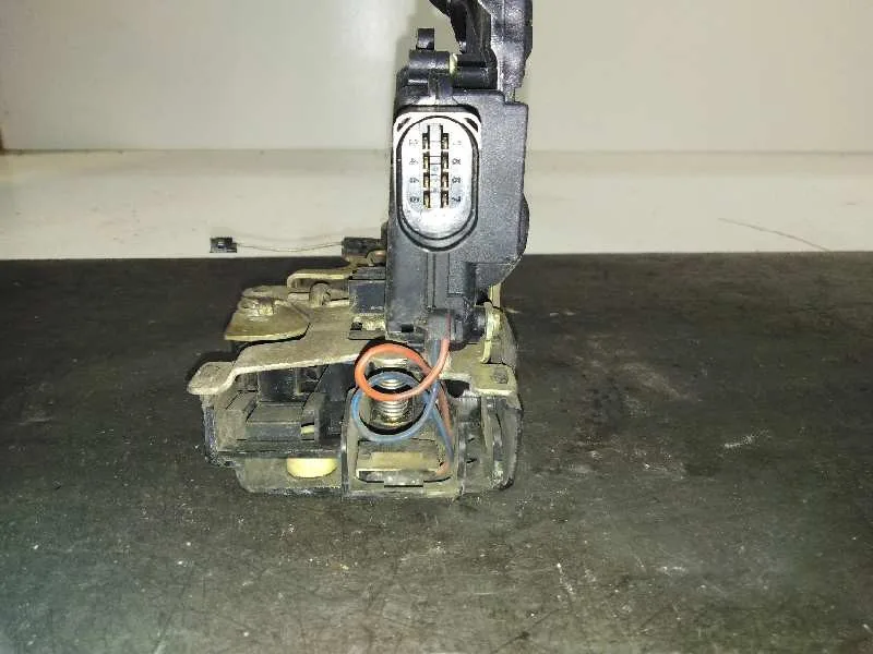 Cerradura Puerta Delantera Derecha para Volkswagen Passat Berlina (3B2)