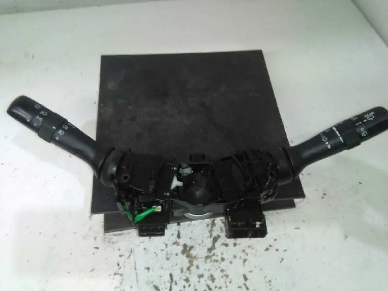 Mando Multifuncion para Toyota Prius (Nhw30)