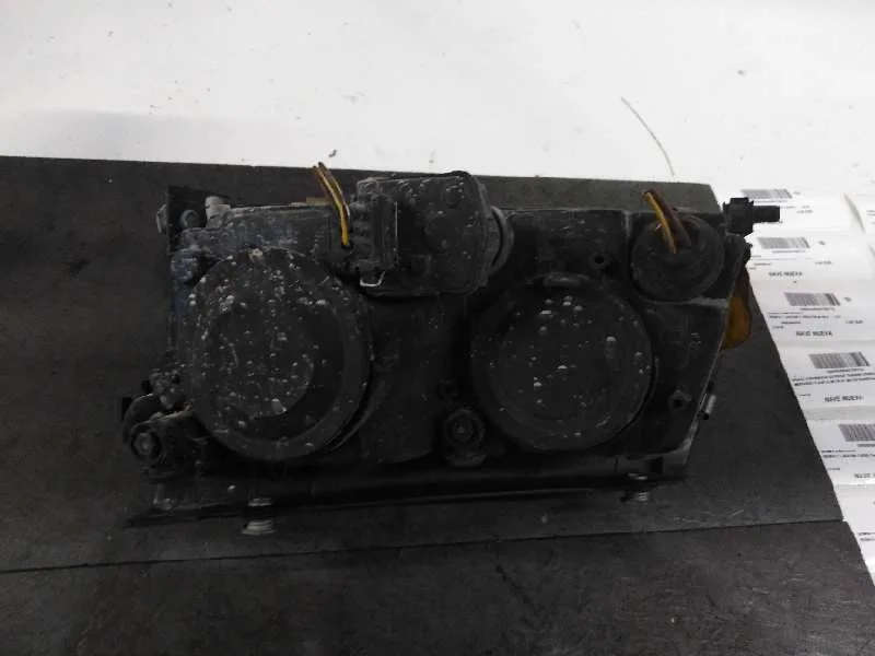 Faro Derecho para Volkswagen Passat Berlina (3B2)