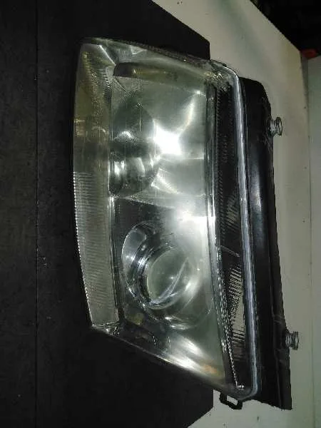 Faro Izquierdo para Volkswagen Passat Berlina (3B2)
