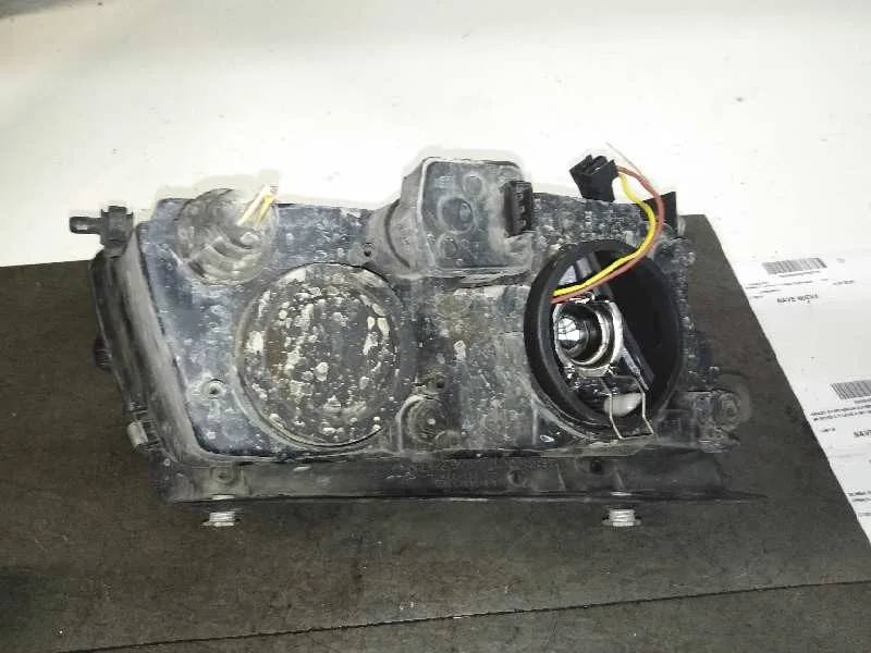 Faro Izquierdo para Volkswagen Passat Berlina (3B2)