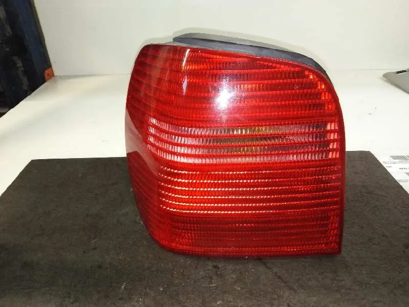Piloto Trasero Izquierdo para Volkswagen Polo Berlina (6N2)