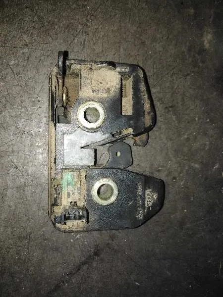 Cerradura Maletero / Porton para Volkswagen Polo Berlina (6N2)