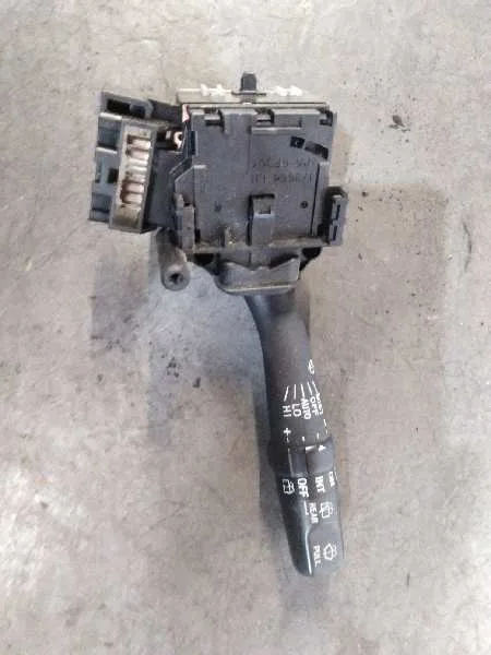 Mando Limpia para Toyota Corolla Verso (R1)