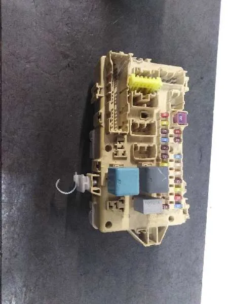 Caja Reles / Fusibles para Toyota Corolla Verso (R1)