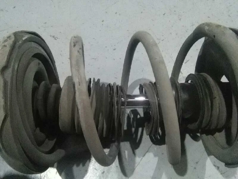Amortiguador Delantero Izquierdo para Nissan Almera Tino (V10M)