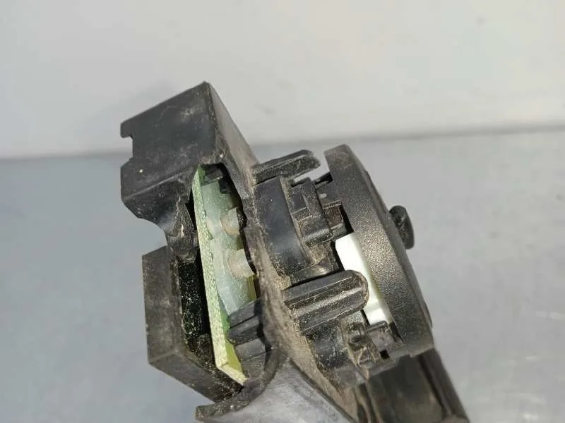 Mando Elevalunas Delantero Izquierdo para Ford Focus Berlina (Cap)