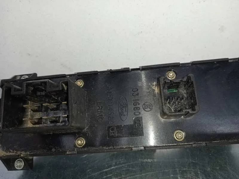 Mando Elevalunas Delantero Izquierdo para Ford Focus Berlina (Cap)
