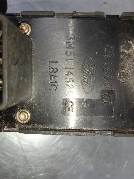 Mando Elevalunas Delantero Izquierdo para Ford Focus Berlina (Cap)