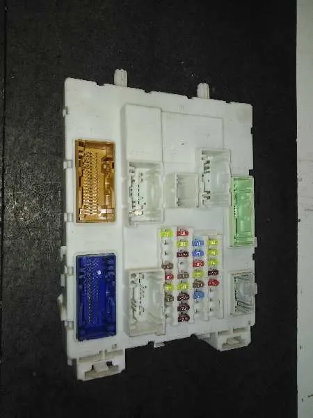 Caja Reles / Fusibles para Ford Focus Lim. (Cb8)