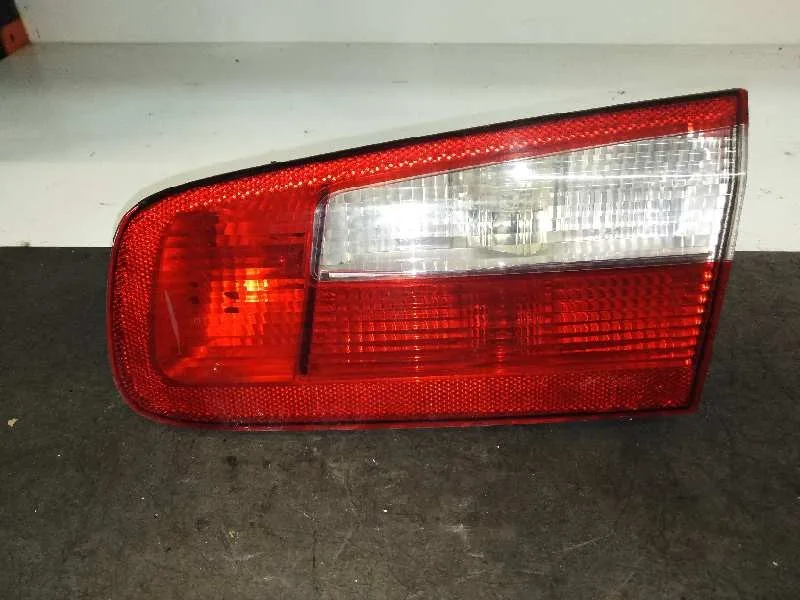 Piloto Trasero Derecho para Renault Laguna Ii (Bg0)
