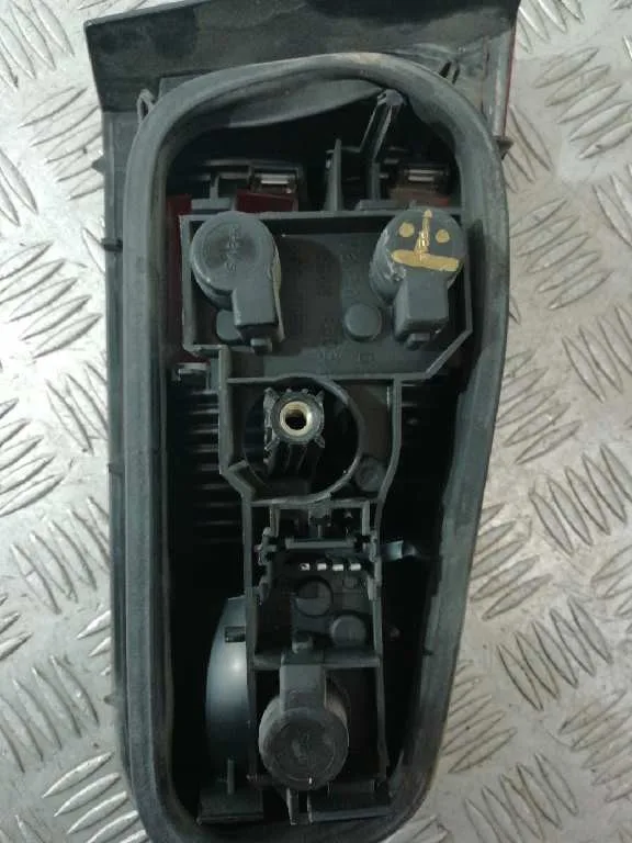 Piloto Trasero Derecho para Renault Laguna Ii (Bg0)