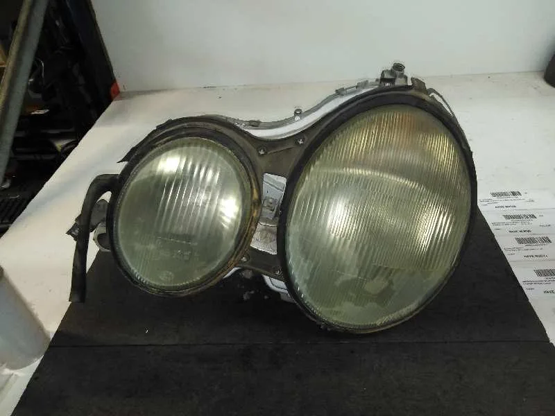 Faro Izquierdo para Mercedes-Benz Clase E (W210) Berlina