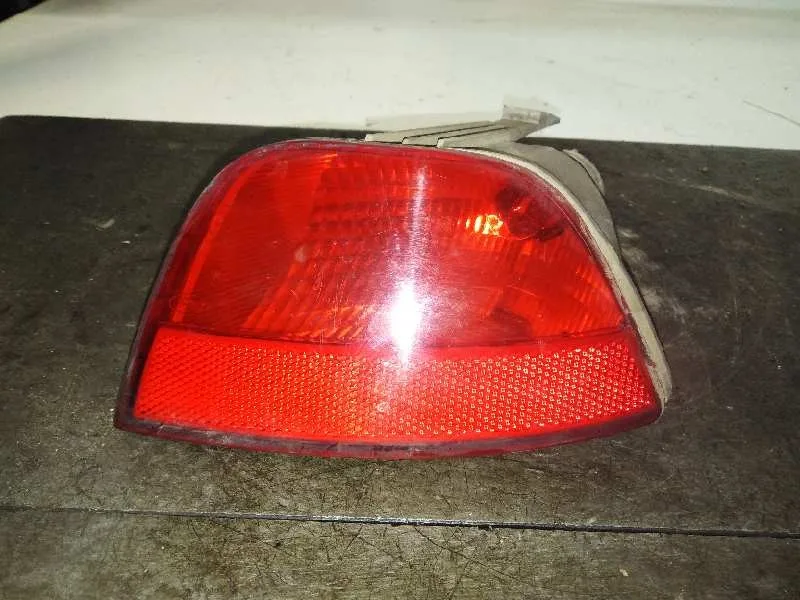 Faro Antiniebla Trasero Izquierdo para Ford Focus Berlina (Cap)