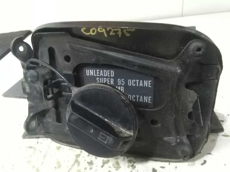 Tapa Exterior Combustible para Nissan Micra (K12E)