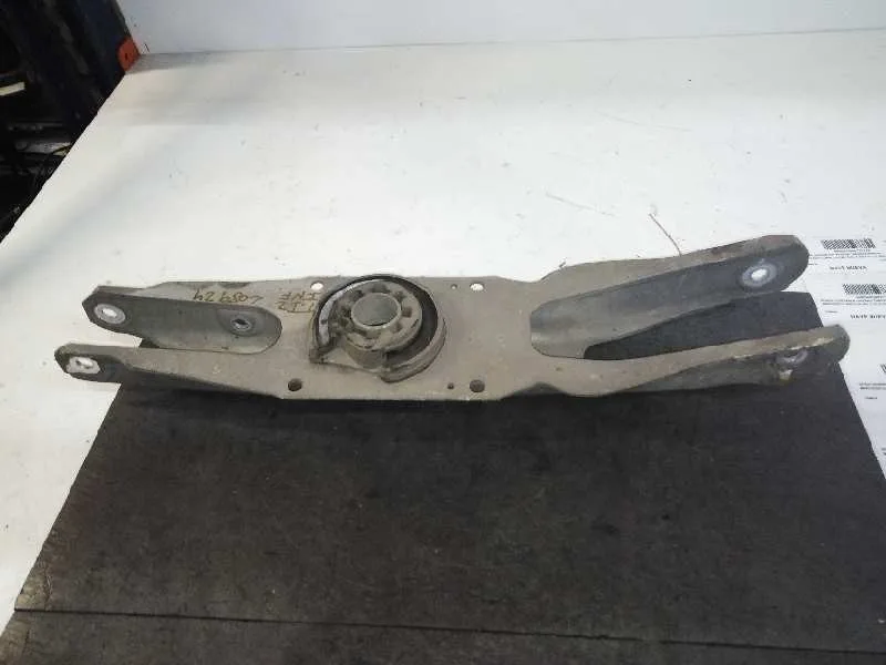 Brazo Suspension Inferior Trasero Izquierdo para Mercedes-Benz Clase Cla (W117)