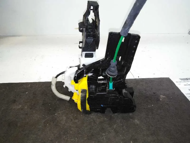 Cerradura Puerta Delantera Izquierda para Kia Pro_Cee'd ( )