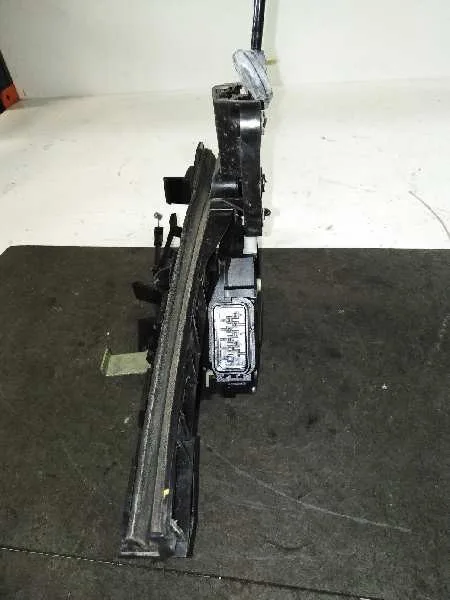 Cerradura Puerta Trasera Derecha para Ford Focus Lim. (Cb4)