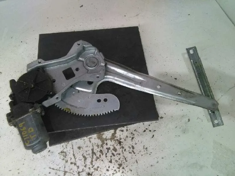 Elevalunas Trasero Derecho para Nissan Almera (N16/E)