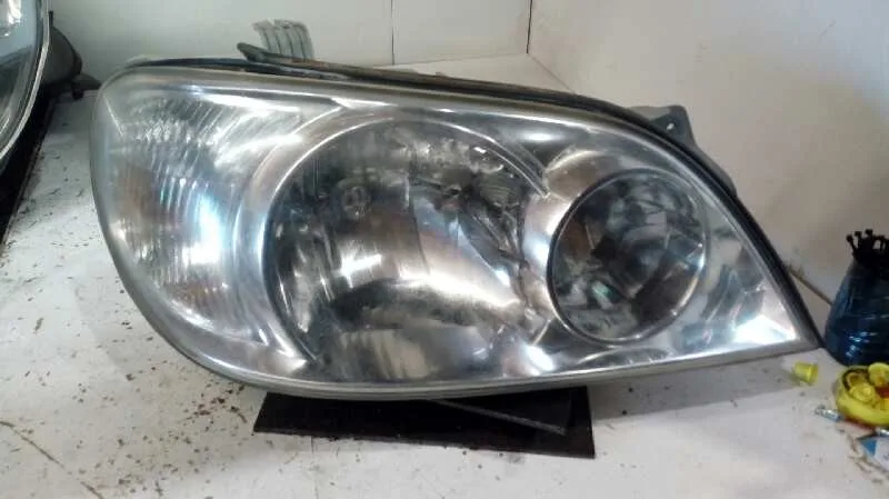 Faro Derecho para Kia Carnival Ii
