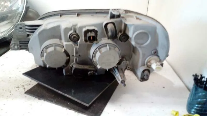 Faro Derecho para Kia Carnival Ii