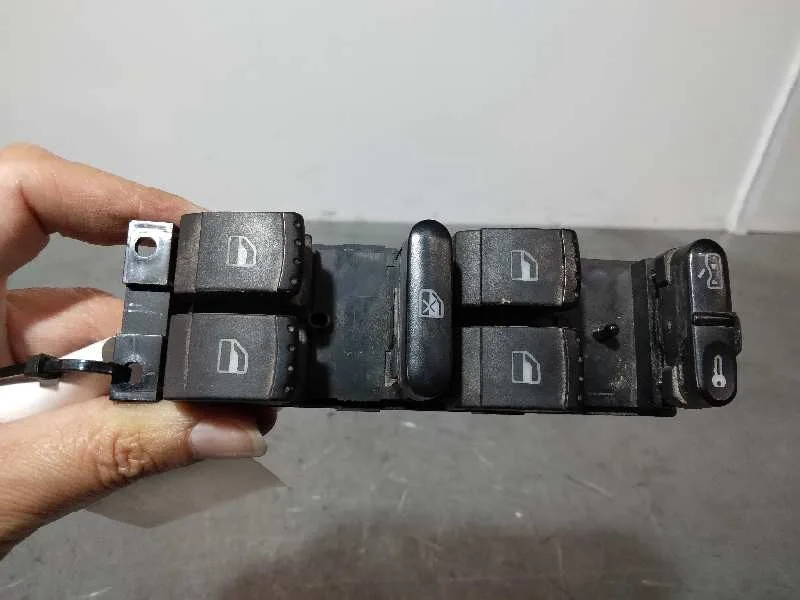 Mando Elevalunas Delantero Izquierdo para Volkswagen Touareg (7La)