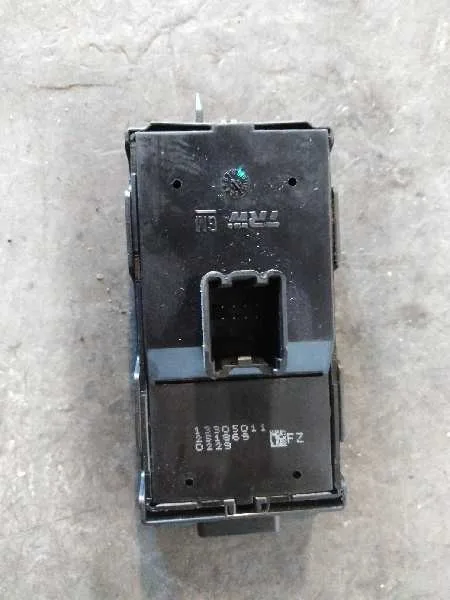 Mando Elevalunas Delantero Izquierdo para Opel Insignia Berlina