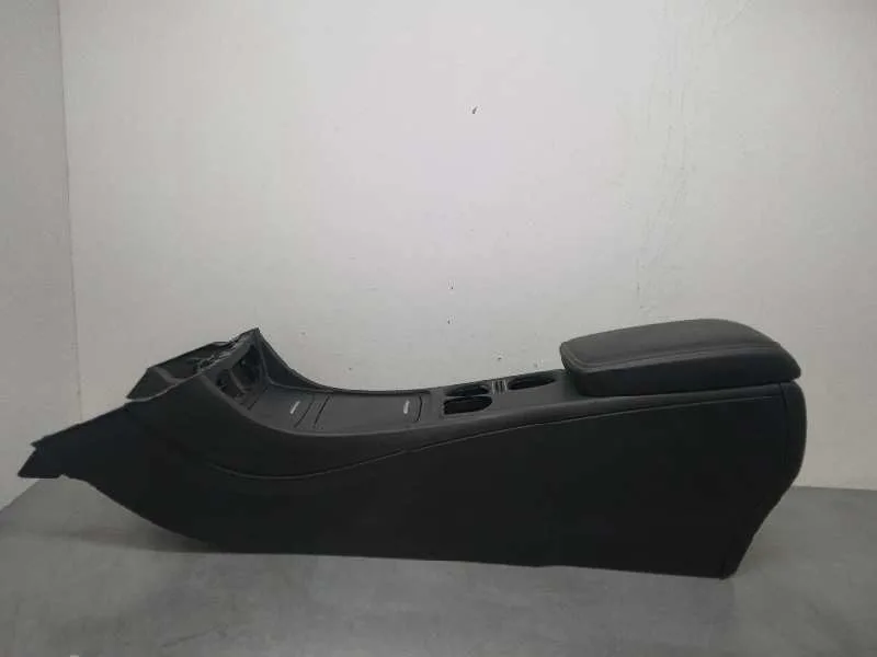 Apoyabrazos Central para Mercedes-Benz Clase Gla (W156)