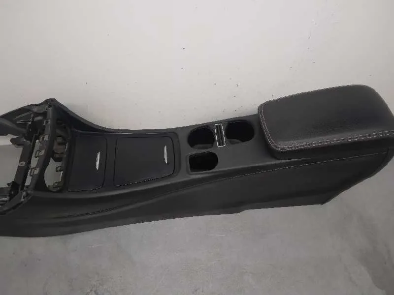 Apoyabrazos Central para Mercedes-Benz Clase Gla (W156)