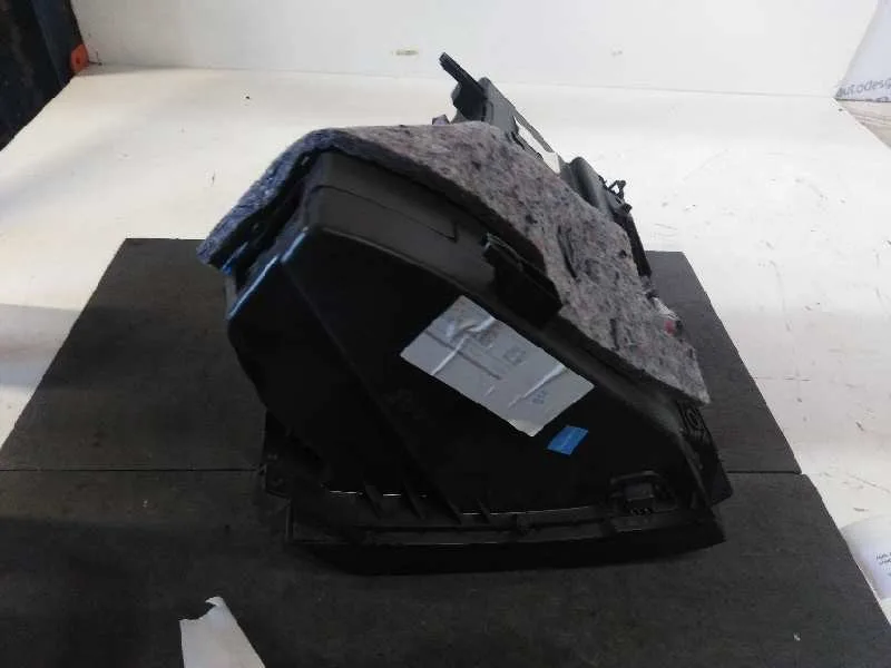 Guantera para Mercedes-Benz Clase Gla (W156)