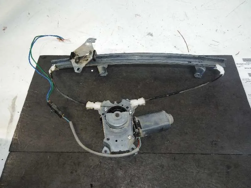 Elevalunas Delantero Derecho para Nissan Primera Berlina (P11)