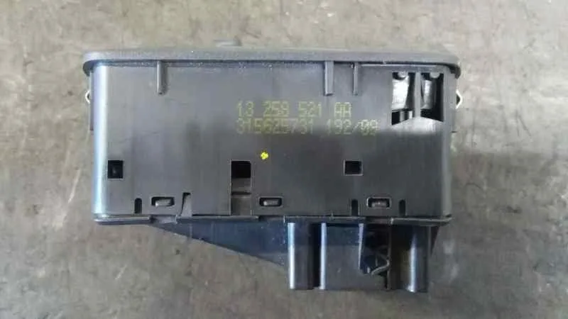 Mando Elevalunas Delantero Izquierdo para Opel Corsa D
