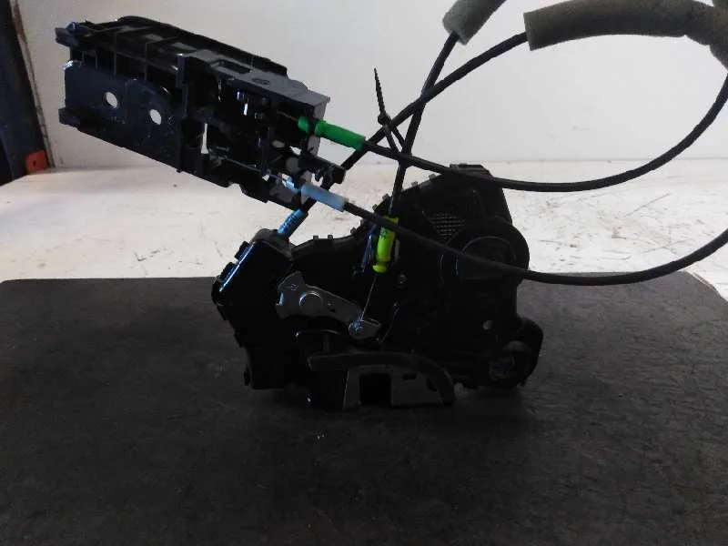 Cerradura Puerta Delantera Derecha para Toyota Corolla (E12)