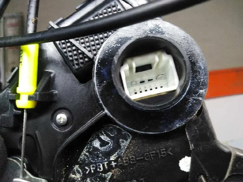 Cerradura Puerta Delantera Derecha para Toyota Corolla (E12)
