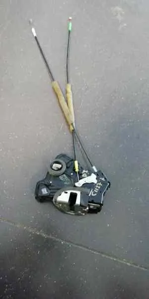Cerradura Puerta Delantera Izquierda para Toyota Corolla (E12)