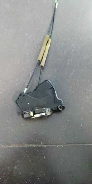 Cerradura Puerta Delantera Izquierda para Toyota Corolla (E12)