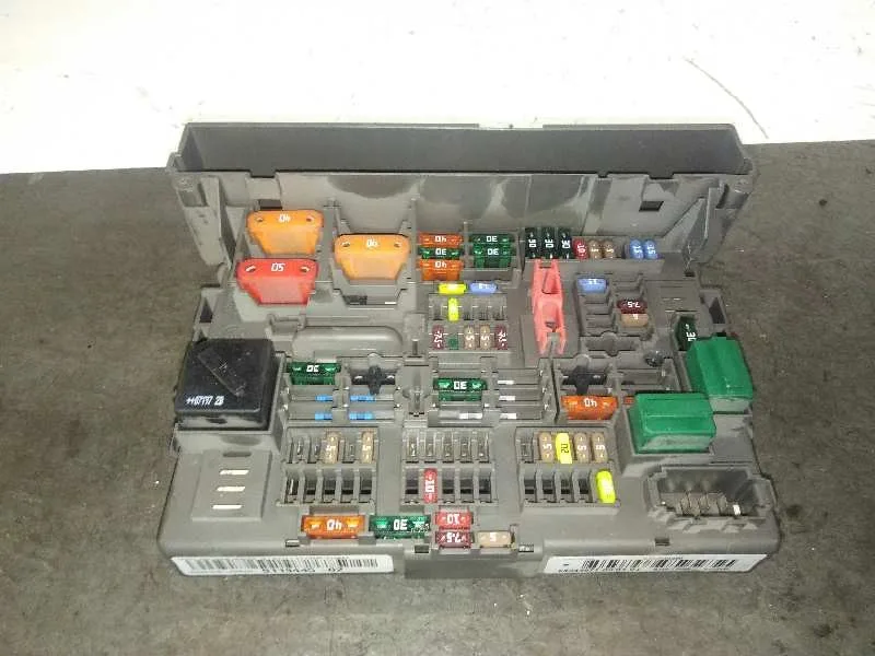 Caja Reles / Fusibles para Bmw Serie 1 Berlina (E81/E87)