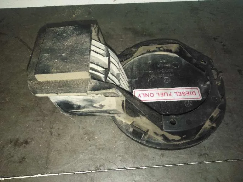 Tapa Exterior Combustible para Chrysler Voyager (Gs)