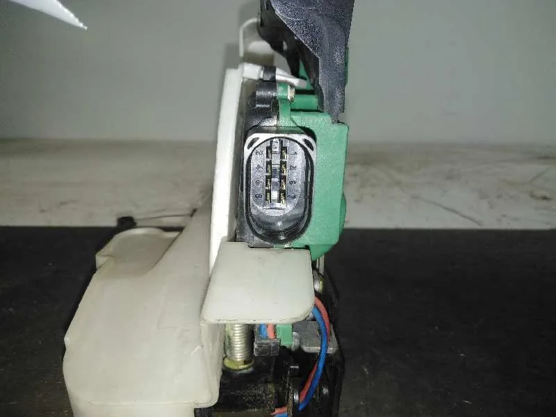 Cerradura Puerta Delantera Derecha para Volkswagen Passat Berlina (3B3)