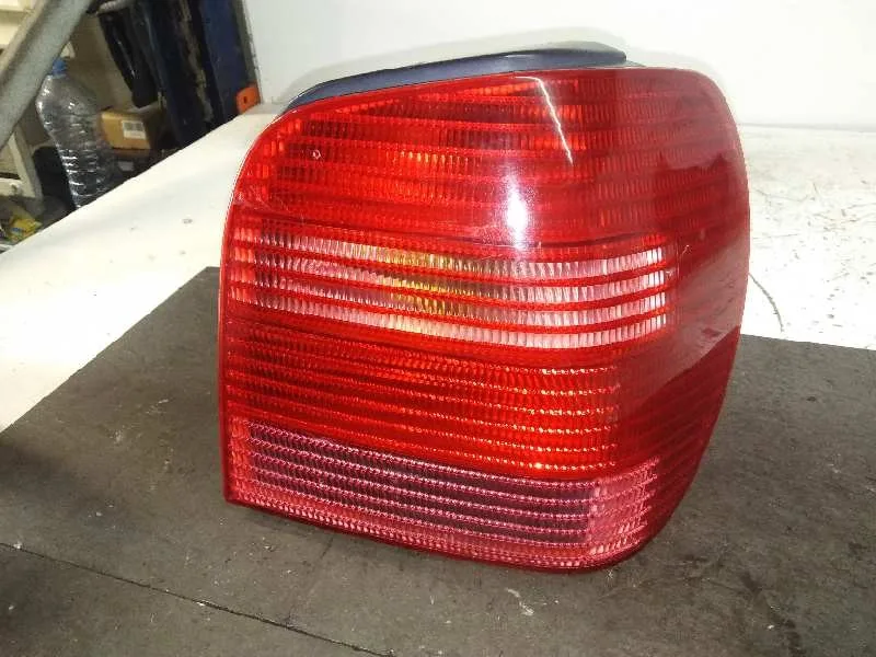 Piloto Trasero Derecho para Volkswagen Polo Berlina (6N2)