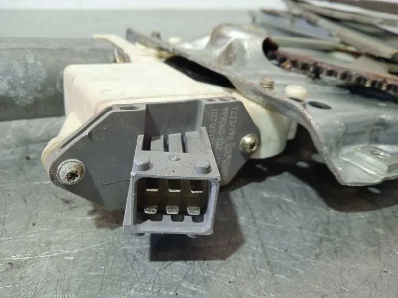 Elevalunas Delantero Izquierdo para Toyota Avensis Berlina (T25)
