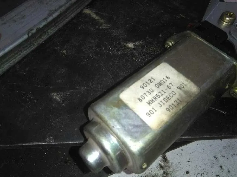 Elevalunas Delantero Derecho para Nissan Almera (N15)