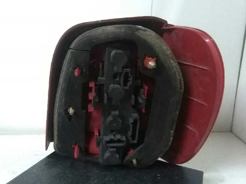 Piloto Trasero Izquierdo para Volkswagen Polo Berlina (6N2)