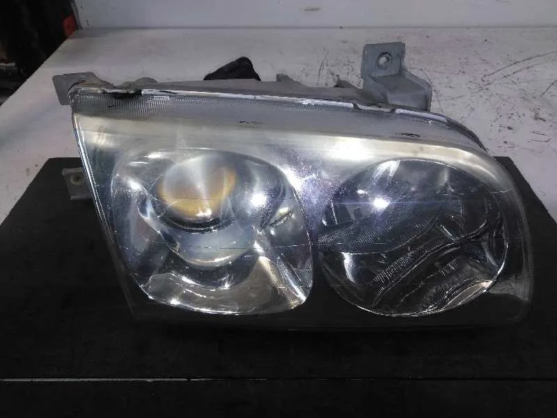 Faro Derecho para Hyundai Trajet (Fo)